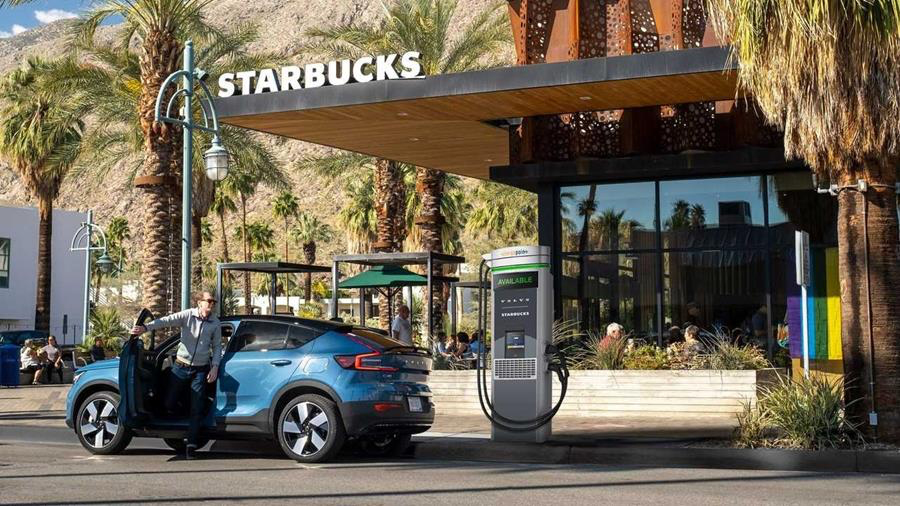 (Imagem: Volvo e Starbucks | Reprodução)